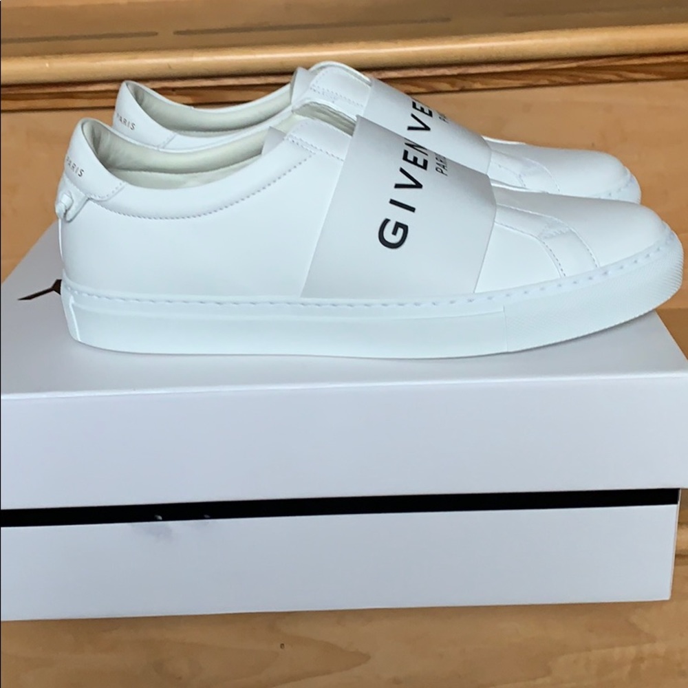 GIVENCHY Urban Street Logo Sneakers - Picture 4 of 13